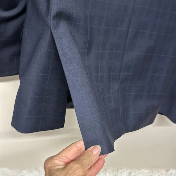 Luciano Natazzi Men’s Two Piece Italian Suit R36 Blue Pinstripe. - Picture 6 of 13